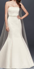 Load image into Gallery viewer, David&#39;s Bridal &#39;WG9871&#39; size 10 new wedding dress front view on model
