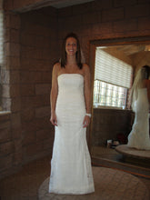 Load image into Gallery viewer, Monique Lhuillier &#39;Gemma&#39; - Monique Lhuillier - Nearly Newlywed Bridal Boutique - 2
