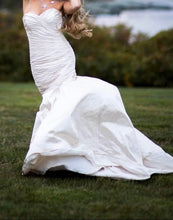 Load image into Gallery viewer, Paloma Blanca &#39;Strapless Mermaid Style &#39; wedding dress size-02 PREOWNED
