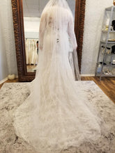 Load image into Gallery viewer, JUSTIN ALEXANDER &#39;lace long-sleeve dress&#39; wedding dress size-20 PREOWNED

