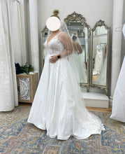 Load image into Gallery viewer, Stella York &#39;7198 Item #&#39; wedding dress size-14 NEW
