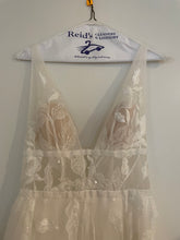Load image into Gallery viewer, Watters &#39;Galatea 50704&#39; wedding dress size-02 PREOWNED
