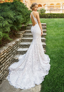Moonlight '6544' size 10 new wedding dress back view on model