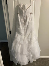 Load image into Gallery viewer, Mori Lee &#39;3091&#39; wedding dress size-16 PREOWNED
