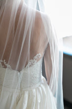 Load image into Gallery viewer, Amsale &#39;Ryan&#39; size 4 new wedding dress back view on bride

