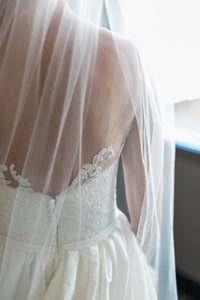 Amsale 'Ryan' size 4 new wedding dress back view on bride