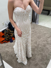 Load image into Gallery viewer, Ashley &amp; Justin &#39;10496&#39; wedding dress size-02 NEW

