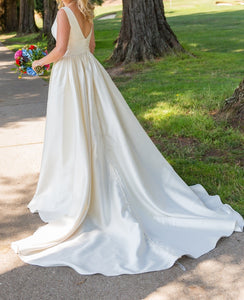 Wtoo 'Satin A-Line' size 8 used wedding dress side view on bride