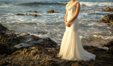 Load image into Gallery viewer, David&#39;s Bridal &#39;GALINA STYLE KP3765&#39; wedding dress size-10 PREOWNED

