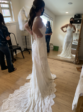 Load image into Gallery viewer, Daughters of Simone &#39;O&#39; Keeffe&#39; wedding dress size-02 NEW
