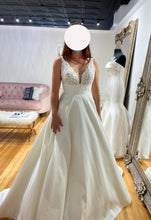 Load image into Gallery viewer, Alexandra&#39;s Boutique Private Label &#39;PA2242IV&#39; wedding dress size-06 NEW
