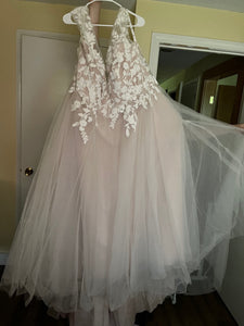 David's Bridal '9WG4037' wedding dress size-18 PREOWNED