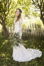 Load image into Gallery viewer, Casablanca &#39;2356&#39; wedding dress size-00 PREOWNED
