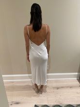Load image into Gallery viewer, Olivia von Halle &#39;Issa Ivory Slip&#39; wedding dress size-00 PREOWNED
