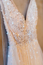 Load image into Gallery viewer, BHLDN &#39;Written in the stars &#39; wedding dress size-06 PREOWNED
