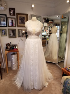 Chic Nostalgia 'Echo' size 4 new wedding dress front view on mannequin