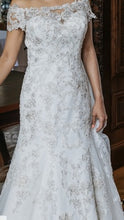 Load image into Gallery viewer, Justin Alexander &#39;Trumpet&#39; size 4 used wedding dress front view on bride
