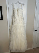 Load image into Gallery viewer, Galina Signature &#39;SWG523&#39; wedding dress size-10 NEW
