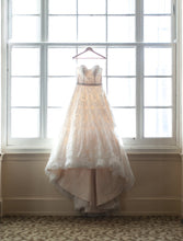 Load image into Gallery viewer, Fiore Couture &#39;N/A&#39; wedding dress size-08 PREOWNED
