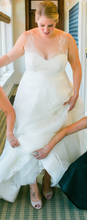 Load image into Gallery viewer, LIANCARLO &#39;6845&#39; size 18 used wedding dress front view on bride
