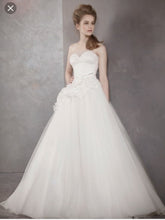 Load image into Gallery viewer, Vera Wang White &#39;351112&#39; size 4 used wedding dress front view on model
