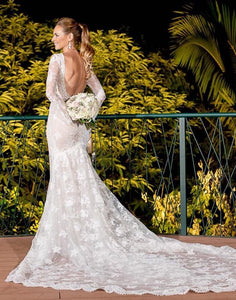 Julie Vino 'Juliet' size 6 used wedding dress back view on model
