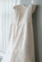 Load image into Gallery viewer, James Clifford &#39;J1820&#39; wedding dress size-08 SAMPLE
