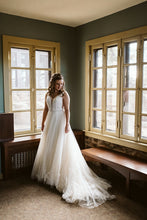 Load image into Gallery viewer, Casablanca &#39;2348&#39; wedding dress size-04 PREOWNED
