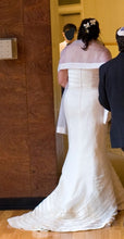 Load image into Gallery viewer, Priscilla of Boston &#39;Vinyard Collection/IVY&#39; wedding dress size-12 PREOWNED
