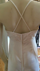 Rena Koh '0226' size 6 used wedding dress back view on mannequin