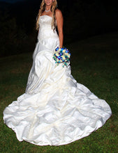 Load image into Gallery viewer, Kenneth Winston &#39;1458&#39; size 12 used wedding dress front view on bride
