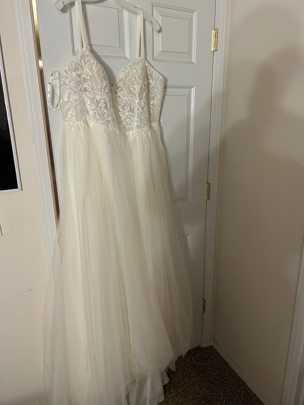 David's Bridal '9WG4036' wedding dress size-18 NEW