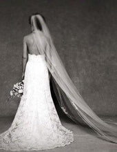 Load image into Gallery viewer, Watters &#39;Adriana&#39; size 4 used wedding dress back view on bride
