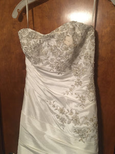 David’s Bridal 'T9397' size 2 used wedding dress front view on hanger