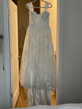 Load image into Gallery viewer, Madi Lane &#39;Elora&#39; wedding dress size-08 PREOWNED
