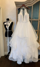 Load image into Gallery viewer, Paloma Blanca &#39;Paloma Blanca&#39; wedding dress size-14 PREOWNED
