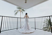 Load image into Gallery viewer, Galina Signature &#39;SWG689&#39; wedding dress size-06 PREOWNED
