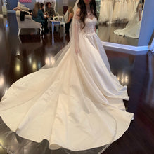 Load image into Gallery viewer, Winnie Couture &#39;SHERIDAN&#39; wedding dress size-04 NEW
