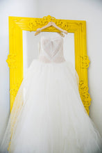 Load image into Gallery viewer, Vera Wang &#39;Octavia&#39; size 8 used wedding dress front view on hanger
