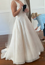 Load image into Gallery viewer, Anne Barge &#39;BLUE WILLOW (LUPITA)&#39; wedding dress size-08 NEW
