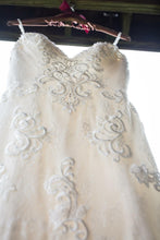 Load image into Gallery viewer, Ella rosa &#39;BE380&#39; wedding dress size-04 PREOWNED
