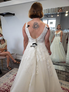 Essense of Australia 'D2748' wedding dress size-10 NEW