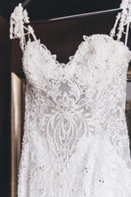 Load image into Gallery viewer, Eve of Milady &#39;1607&#39; size 10 used wedding dress front view close up
