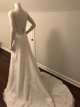 Load image into Gallery viewer, W1 &#39;Selena &#39; wedding dress size-10 NEW
