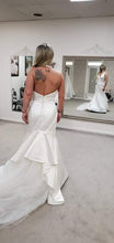 Load image into Gallery viewer, Private Collection &#39;N/A&#39; wedding dress size-04 NEW
