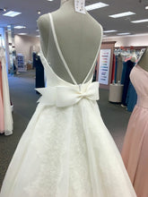 Load image into Gallery viewer, Vera Wang White &#39;Pleated V-Neck&#39; size 10 new wedding dress back view on mannequin
