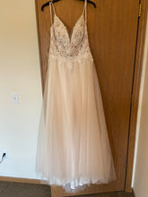 Load image into Gallery viewer, Rebecca Ingram &#39;Eunice&#39; wedding dress size-04 NEW
