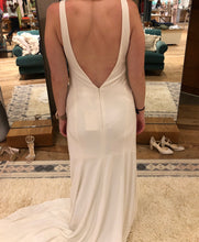 Load image into Gallery viewer, Watters &#39;Hyde&#39; size 4 new wedding dress back view on bride
