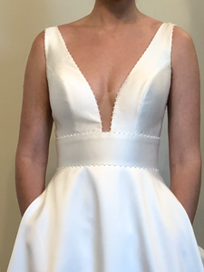 Maggie Sottero 'Raven' wedding dress size-08 NEW
