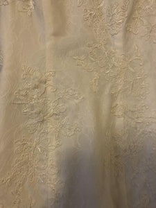 Vera Wang White 'Ivory Lace' size 4 new wedding dress view of fabric